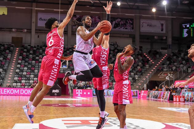 easyCredit BBL, Telekom Baskets Bonn vs. NINERS Chemnitz, 25.04.2021 Marcus Thornton (NINERS Chemnitz 15), easyCredit BBL, Telekom Baskets Bonn vs. NINERS Chemnitz am 25.04.2021 im Telekom Dome Bonn, Bonn (Nordrhein-Westfalen) Copyright: xBEAUTIFULxSPORTS Mueller-Laschetx