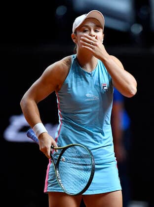 Ashleigh Barty (AUS) Gestik, Geste enttäuscht Finale Tennis Damen Porsche-Cup Porsche Tennis Grand Prix GP Stuttgart 2021 Porsche-Arena 25.04.2021 Porsche Tennis Grand Prix Stuttgart 2021