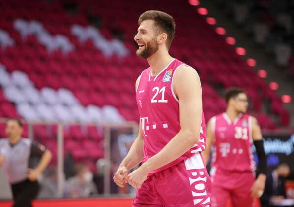 Leon Kratzer Telekom Baskets Bonn vs. NINERS Chemnitz easyCredit BBL 1. Bundesliga , Saison 2020 2021 , 30. Spieltag