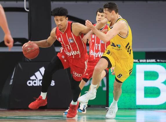25.04.2021, BBL , FC Bayern Basketball vs Alba Berlin, Audi Dome Muenchen , im Bild: Jason George (FCB Basketball) vs Marcus Eriksson (Alba Berlin)