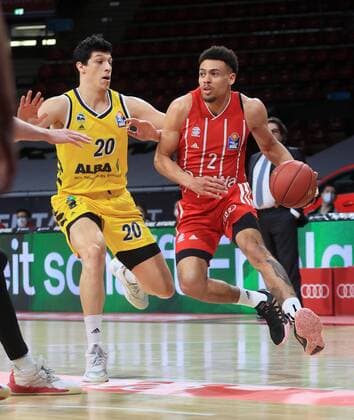 25.04.2021, BBL , FC Bayern Basketball vs Alba Berlin, Audi Dome Muenchen , im Bild: Simone Fontecchio (Alba Berlin) vs Wade Baldwin (FCB Basketball)