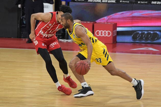 Zweikampf mit links Jason George (FC Bayern Basketball 1) und Jayson Granger (Alba Berlin 33),FC Bayern Basketball - Alba Berlin, Basketball, Basketball Bundesliga, 25.04.2021 Muenchen Bayern Deutschland
