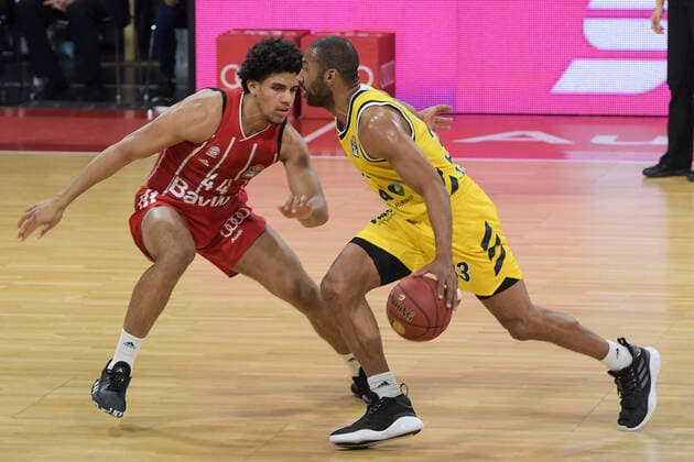 Zweikampf mit links Sasha Grant (FC Bayern Basketball 44) und Jayson Granger (Alba Berlin 33),FC Bayern Basketball - Alba Berlin, Basketball, Basketball Bundesliga, 25.04.2021 Muenchen Bayern Deutschland