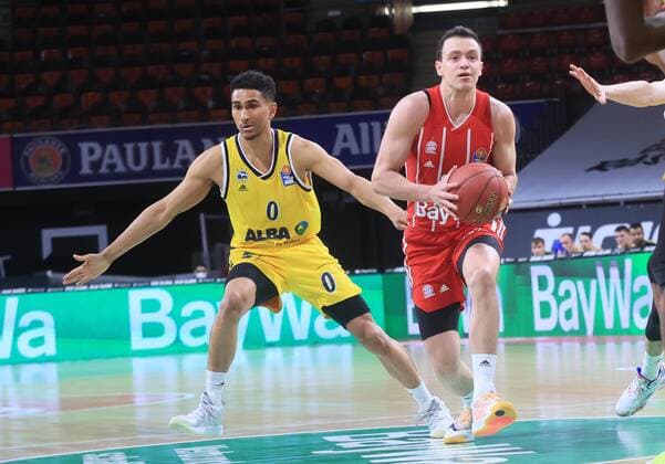 25.04.2021, BBL , FC Bayern Basketball vs Alba Berlin, Audi Dome Muenchen , im Bild: Maodo Lo (Alba Berlin) vs Zan Mark Sisko (FCB Basketball)