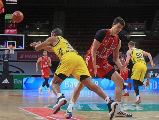 25.04.2021, BBL , FC Bayern Basketball vs Alba Berlin, Audi Dome Muenchen , im Bild: Jayson Granger (Alba Berlin) vs Vladimir Lucic (FCB Basketball)