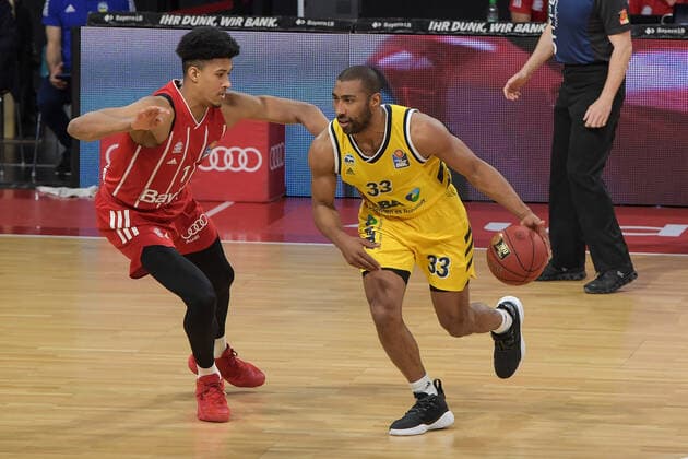 Zweikampf mit links Jason George (FC Bayern Basketball 1) gegen Jayson Granger (Alba Berlin 33),FC Bayern Basketball - Alba Berlin, Basketball, Basketball Bundesliga, 25.04.2021 Muenchen Bayern Deutschland