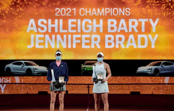 Sport Bilder des Tages 2021 Porsche Tennis Grand Prix Ashleigh Barty , Australia Jennifer Brady , USA