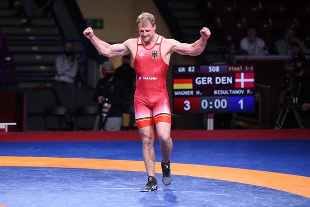 Bilder des Jahres 2021, Sport 04 April Sport Themen der Woche KW16 Sport Bilder des Tages WARSZAWA 25.04.2021 MISTRZOSTWA EUROPY W ZAPASACH --- THE EUROPEAN WRESTLING CHAMPIONSHIP IN WARSAW HANNES WAGNER FOT. ANNA KLEPACZKO FOTOPYK NEWSPIX.PL --- Newspix.pl 2021.04.25, Poland, Warsaw, Hala Torwar, Wrestling Senior European Championships 2021  210425LUM048