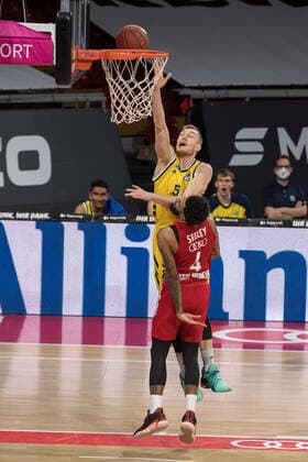 Basketball, BBL, 20210425, FC Bayern München - Alba Berlin. Im Bild Niels GIFFEY (Alba Berlin, 5) Wurf Korb. München Audi Dome Bayern Deutschland Copyright: Passion2Press MarkusxFischerx