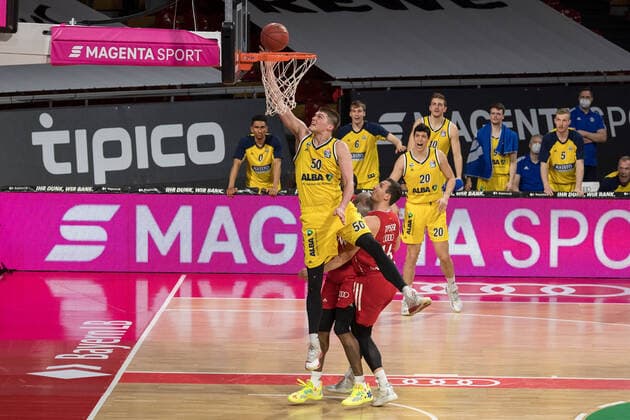 Basketball, BBL, 20210425, FC Bayern München - Alba Berlin. Im Bild Ben LAMMERS (Alba Berlin, 50) Korb. München Audi Dome Bayern Deutschland Copyright: Passion2Press MarkusxFischerx
