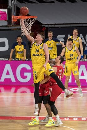 Basketball, BBL, 20210425, FC Bayern München - Alba Berlin. Im Bild Ben LAMMERS (Alba Berlin, 50) Korb. München Audi Dome Bayern Deutschland Copyright: Passion2Press MarkusxFischerx