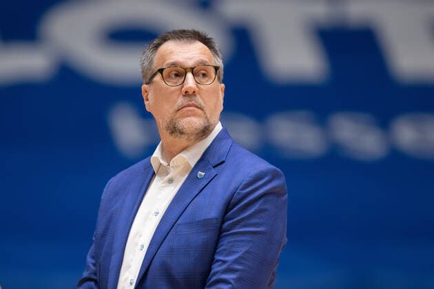 Fraport Skyliners - Mitteldeutscher BC, easyCredit BBL Head Coach Silvano Poropat (Mitteldeutscher BC). Basketball-Spiel der easyCredit BBL zwischen den Fraport Skyliners und Mitteldeutscher BC am 25. April 2021 in der Fraport-Arena in Frankfurt am Main., Frankfurt am Main Hessen Deutschland Fraport-Arena