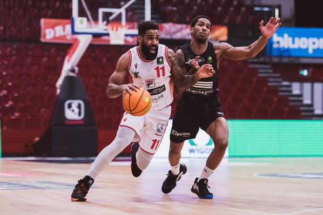 ProA: Playoffs - Artland Dragons vs. Science City Jena, 26.04.2021 Gerel David Simmons (Artland Dragons, 11), Frederick Zamal Nixon (Science City Jena, 5); ProA: Playoffs - Artland Dragons vs. Science City Jena am 26.04.2021 in Quakenbrueck (Artland Arena), Germany, Copyright: xBEAUTIFULxSPORTS Neddermannx