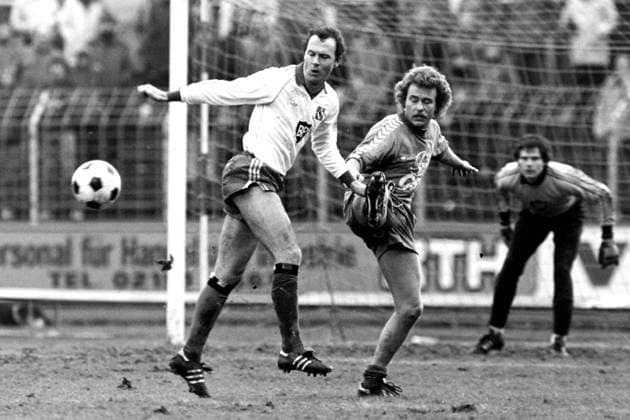 BECKENBAUER Franz Team HSV mit PLUECKEN Hans Fussball Bundesligasaison 1980-1981 Spiel Bayer Uerdingen - HSV am 14. 03. 1981 in Krefeld