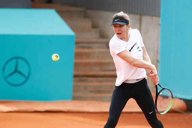 April 27, 2021, MADRID, MADRID, SPAIN: Simona Halep of Romania practice during the day one of the WTA, Tennis Damen 1000 - Mutua Madrid Open 2021 at La Caja Magica on April 27, 2021 in Madrid, Spain. MADRID SPAIN - ZUMAa181 20210427_zaa_a181_052 Copyright: xOscarxJ.xBarrosox