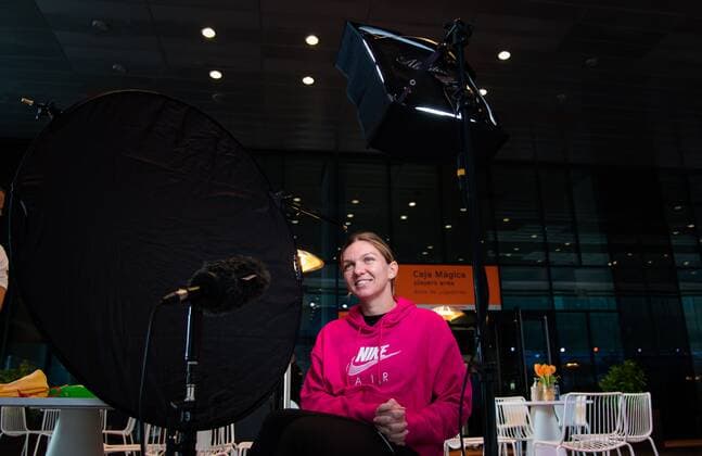 Mandatory Credit: Photo by Rob Prange Shutterstock (11876848ak) Simona Halep of Romania talks to the media ahead of the 2021 Mutua Madrid Open WTA, Tennis Damen 1000 tournament Mutua Madrid Open Qualifying, Tennis, La Caja Magica, Madrid, Spain - 27 Apr 2021 Mutua Madrid Open Qualifying, Tennis, La Caja Magica, Madrid, Spain - 27 Apr 2021  Copyright: xRobxPrange Shutterstockx 11876848ak