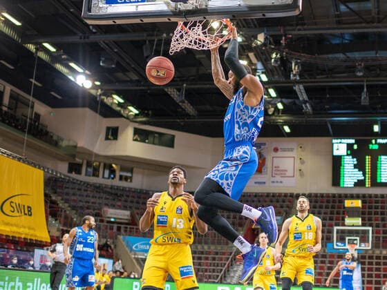 Yorman Polas Bartolo (MHP Riesen Ludwigsburg, 13), Kamari Murphy (Fraport Skyliners, 21), MHP Riesen Ludwigsburg vs. FRAPORT SKYLINERS, Basketball, Bundesliga, easycredit BBL, 27.04.2021, MHP Riesen Ludwigsburg vs. FRAPORT SKYLINERS, Basketball, Bundesliga, easycredit BBL, 27.04.2021 Ludwigsburg Copyright: xEibner-Pressefoto SaschaxWaltherx EP_swa