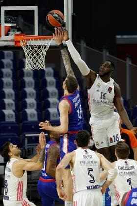 Real Madrid s Usman Garuba (R) in action against Anadolou EFES Adrien Moerman (L) during a Euroleague quarter final playoff match between Real Madrid and Anadolou EFES at Wizink Center in Madrid, Spain, 27 April 2021. Real Madrid - Anadolou EFES !ACHTUNG: NUR REDAKTIONELLE NUTZUNG!  Copyright: xMariscalx GRAF3431 20210427-637551490048986813