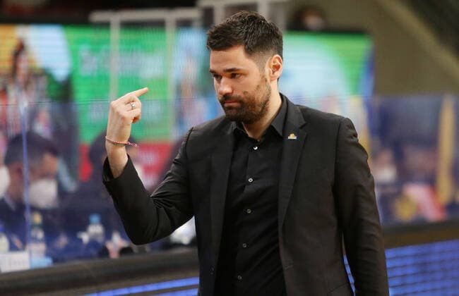 Ludwigsburg , Basketball easyCredit BBL Bundesliga , MHP RIESEN Ludwigsburg vs. Fraport Skyliners Frankfurt , Sebastian Gleim ( Trainer Frankfurt )