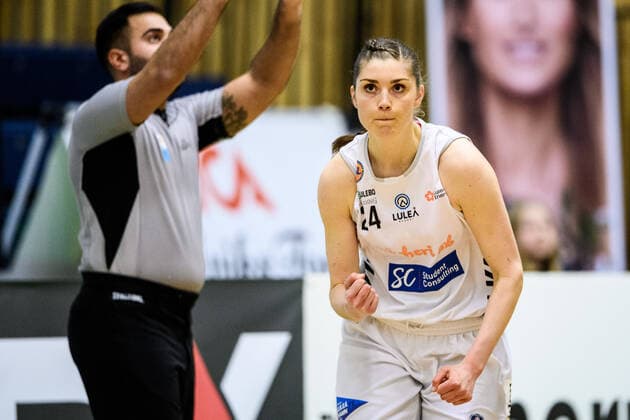 210427 Luleas Josefin Vesterberg jublar under final 5 i damernas SBL mellan Alvik och Lulea den 27 april 2021 i Stockholm. Copyright: JESPERxZERMAN BB210427JZ024