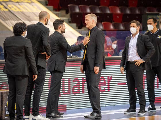 Sebastian Gleim (Fraport Skyliners, Headcoach), John Patrick (MHP Riesen Ludwigsburg, Head Coach), MHP Riesen Ludwigsburg vs. FRAPORT SKYLINERS, Basketball, Bundesliga, easycredit BBL, 27.04.2021, MHP Riesen Ludwigsburg vs. FRAPORT SKYLINERS, Basketball, Bundesliga, easycredit BBL, 27.04.2021 Ludwigsburg Copyright: xEibner-Pressefoto SaschaxWaltherx EP_swa