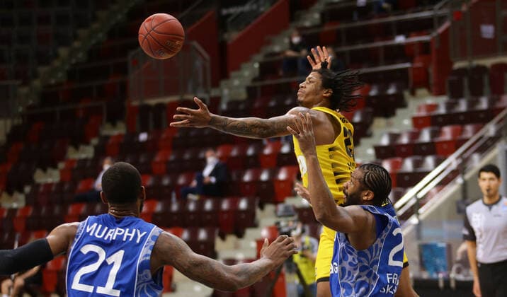 Ludwigsburg , Basketball easyCredit BBL Bundesliga , MHP RIESEN Ludwigsburg vs. Fraport Skyliners Frankfurt , Desi Ridriguez ( Riesen )