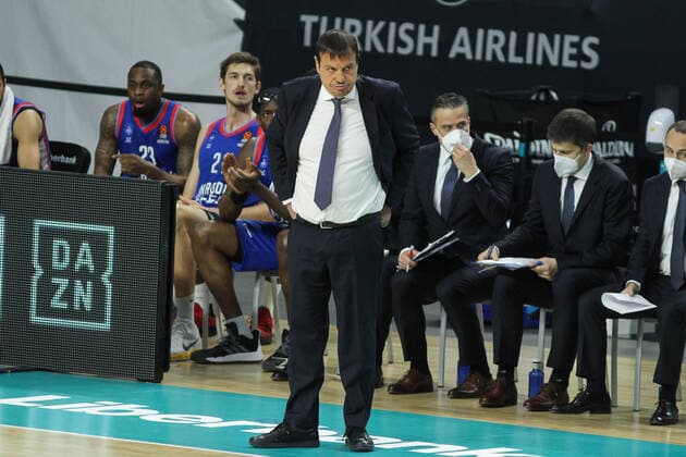 April 27, 2021, MADRID, MADRID, SPAIN: Ergin Ataman, head coach of Anadolu Efes during the 2020 2021 Turkish Airlines Euroleague Play Off Game 3 between Real Madrid and Anadolu Efes Istanbul at WiZink Center on April 27, 2021 in Madrid, Spain. MADRID SPAIN - ZUMAa181 20210427_zaa_a181_144 Copyright: xIrinaxR.xHipolitox