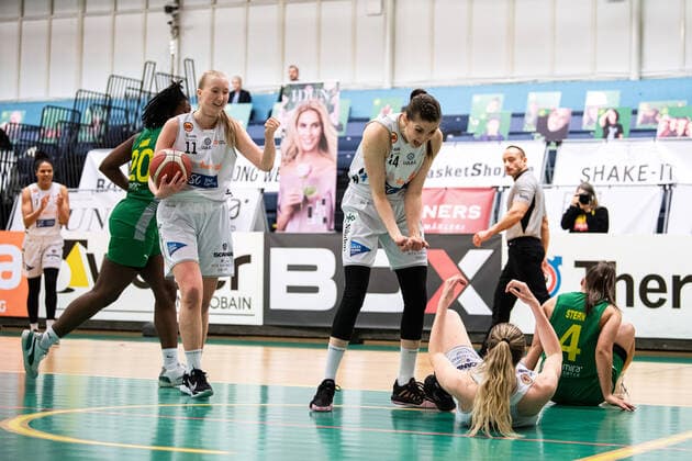 210427 Luleas Josefin Vesterberg och Matilda Ekh jublar under final 5 i damernas SBL mellan Alvik och Lulea den 27 april 2021 i Stockholm. Copyright: JESPERxZERMAN BB210427JZ037