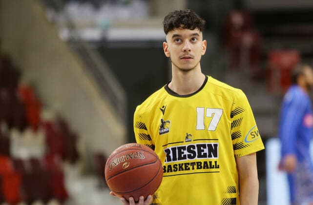 Ludwigsburg , Basketball easyCredit BBL Bundesliga , MHP RIESEN Ludwigsburg vs. Fraport Skyliners Frankfurt , Nico Santana Mojica ( Riesen )
