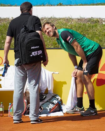 Wesley Koolhof, Kevin Krawietz hat Probleme mit dem Ruecken und wird vom ATP, Tennis Herren Physiotherapeut behandelt, Verletzung, Herren Doppel Tennis - BMW Open 2021 - ATP - MTTC Iphitos - Munich - - Germany - 28 April 2021. Copyright: xJuergenxHasenkopfx