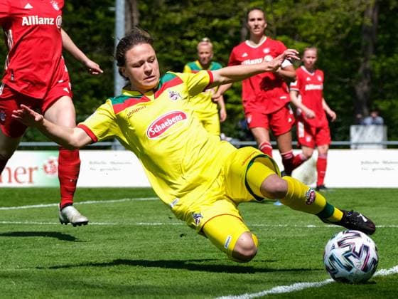 Cologne, Germany, April 28th 202 Alicia Gudorf (12 FcK?ln) in action during the 2. Frauen Bundesliga game between 1. Fc Koeln and Fc Bayern Muenchen II at the Franz-Kremer Stadion in Cologne, Germany. 2. Frauen Bundesliga - 1. Fc Koeln v Fc Bayern Muenchen II 