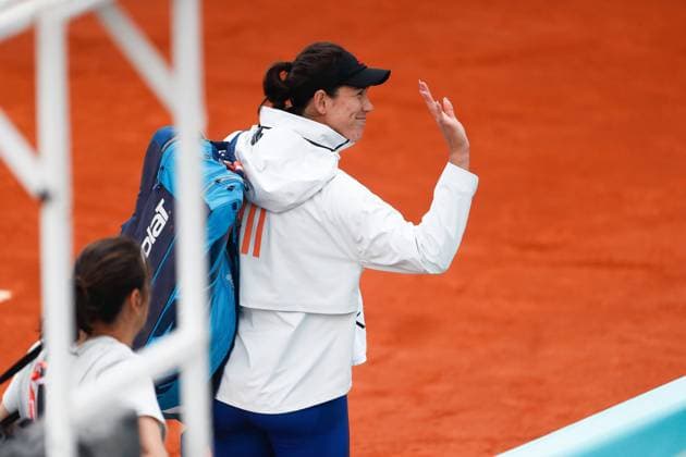 April 28, 2021, MADRID, MADRID, SPAIN: Garbine Muguruza of Spain saludates to the fans after her practice for the WTA, Tennis Damen 1000 - Mutua Madrid Open 2021 at La Caja Magica on April 28, 2021 in Madrid, Spain. MADRID SPAIN - ZUMAa181 20210428_zaa_a181_018 Copyright: xOscarxJ.xBarrosox