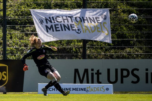 2. Frauen Fussball Bundesliga, 1. FC Koeln - FC Bayern Muenchen II; 28.04.2021 Manon Klett ( 30, 1. FC Koeln) 2. Frauen Fussball Bundesliga, 1. FC Koeln - FC Bayern Muenchen II, Koeln, Geissbockheim DFL REGULATIONS PROHIBIT ANY USE OF PHOTOGRAPHS AS IMAGE SEQUENCES AND OR QUASI-VIDEO. Copyright: xBEAUTIFULxSPORTS Wunderlx