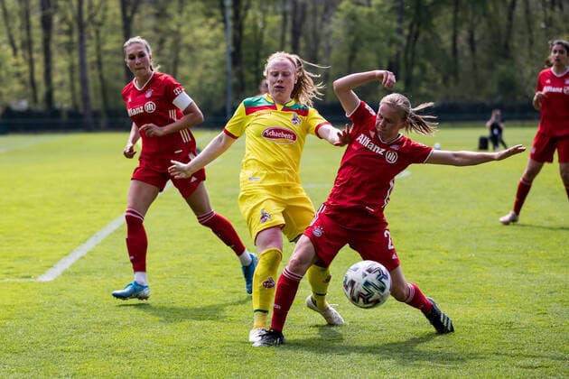 2. Frauen Fussball Bundesliga, 1. FC Koeln - FC Bayern Muenchen II; 28.04.2021 Amber Barrett ( 22, 1. FC Koeln), Laura Donhauser ( 2, FC Bayern Muenchen II) 2. Frauen Fussball Bundesliga, 1. FC Koeln - FC Bayern Muenchen II, Koeln, Geissbockheim DFL REGULATIONS PROHIBIT ANY USE OF PHOTOGRAPHS AS IMAGE SEQUENCES AND OR QUASI-VIDEO. Copyright: xBEAUTIFULxSPORTS Wunderlx