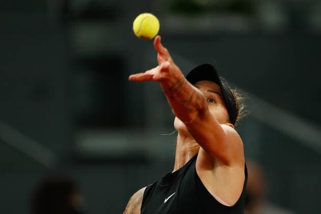Sport Bilder des Tages April 28, 2021, MADRID, MADRID, SPAIN: Polona Hercog of Slovenia serves during her Women s Singles Qualifying match against Bernarda Pera of United States during the WTA, Tennis Damen 1000 - Mutua Madrid Open 2021 at La Caja Magica on April 28, 2021 in Madrid, Spain. MADRID SPAIN - ZUMAa181 20210428_zaa_a181_122 Copyright: xOscarxJ.xBarrosox