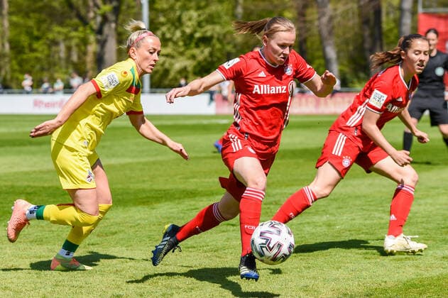v.li.: Mandy Islacker (Köln, 8), Annika Wohner (FCB II, 8), Zweikampf, Duell, duel, tackle, tackling, Dynamik, Action, Aktion, 28.04.2021, Köln (Deutschland), Fussball, 2. Frauen-Bundesliga Süd, 1. FC Köln - Bayern München II, DFB DFL REGULATIONS PROHIBIT ANY USE OF PHOTOGRAPHS AS IMAGE SEQUENCES AND OR QUASI-VIDEO.