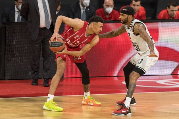 Basketball, Euroleague, day0}.04.2021, FC Bayern München - Armani Olimpia Mailand. Im Bild Wade BALDWIN (FC Bayern München, 2) und Malcolm DELANEY (Armani Olimpia Mailand, 23). München Audi Dome Bayern Deutschland Copyright: Passion2Press.dex xMarkusxFischerx