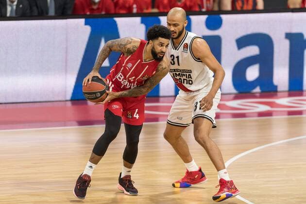 Basketball, Euroleague, day0}.04.2021, FC Bayern München - Armani Olimpia Mailand. Im Bild Dennis Jerome SEELEY (FC Bayern München, 4) und Shavon SHIELDS (Armani Olimpia Mailand, 31). München Audi Dome Bayern Deutschland Copyright: Passion2Press.dex xMarkusxFischerx