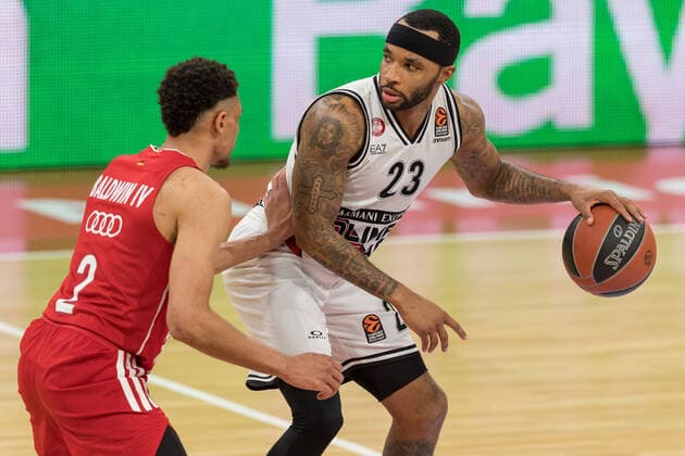 Basketball, Euroleague, day0}.04.2021, FC Bayern München - Armani Olimpia Mailand. Im Bild Wade BALDWIN (FC Bayern München, 2) und Malcolm DELANEY (Armani Olimpia Mailand, 23). München Audi Dome Bayern Deutschland Copyright: Passion2Press.dex xMarkusxFischerx