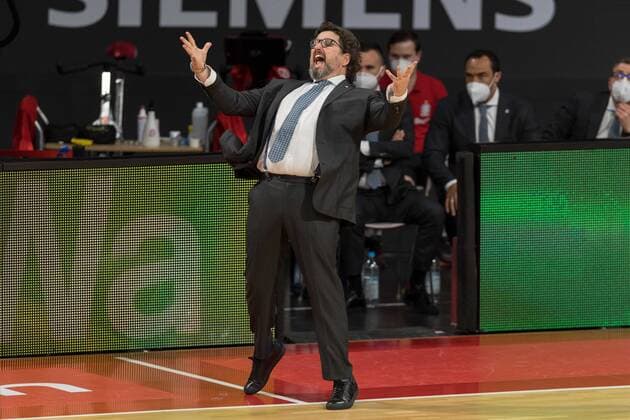 Basketball, Euroleague, day0}.04.2021, FC Bayern München - Armani Olimpia Mailand. Im Bild Head Coach des FC Bayern München Andrea TRINCHIERI tobt rastet aus unzufrieden. München Audi Dome Bayern Deutschland Copyright: Passion2Press.dex xMarkusxFischerx