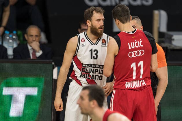Basketball, Euroleague, day0}.04.2021, FC Bayern München - Armani Olimpia Mailand. Im Bild Sergio RODRIGUEZ (Armani Olimpia Mailand, 13) und Vladimir LUCIC (FC Bayern München, 11) Meinungsverschiedenheit. München Audi Dome Bayern Deutschland Copyright: Passion2Press.dex xMarkusxFischerx
