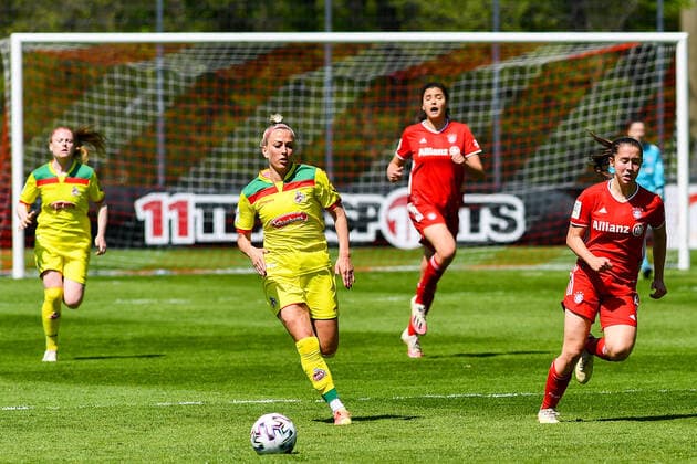 Mandy Islacker (Köln, 8), Aktion, Action, Spielszene, 28.04.2021, Köln (Deutschland), Fussball, 2. Frauen-Bundesliga Süd, 1. FC Köln - Bayern München II, DFB DFL REGULATIONS PROHIBIT ANY USE OF PHOTOGRAPHS AS IMAGE SEQUENCES AND OR QUASI-VIDEO.