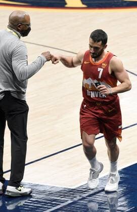Denver Nuggets guard Facundo Campazzo 7 (R) gives a Denver Nuggets staff a fist pump during a NBA, Basketball Herren, USA game at the Ball Arena in Denver, CO, USA, 28 April 2021. New Orleans Pelicans at Denver Nuggets !ACHTUNG: NUR REDAKTIONELLE NUTZUNG!  Copyright: xToddxPiersonx AME3590 20210429-637552753899713792