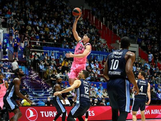 Bilder des Jahres 2021, Sport 04 April Sport Themen der Woche KW17 Sport Bilder des Tages The Russian Federation. St. Petersburg. Euroleague Playoffs. BC Zenit vs BC Barcelona. Player Kyle Kuric AlexanderxKulebyakin