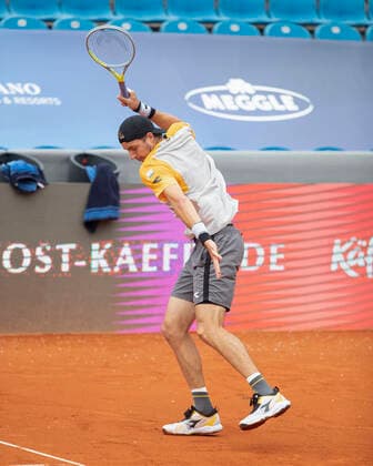Jan-Lennard Struff (GER) reagiert veraergert und zertruemmert seinen Schlaeger, Aerger, enttaeuscht, Enttaeuschung, Emotion Tennis - BMW Open 2021 - ATP, Tennis Herren - MTTC Iphitos - Munich - - Germany - 29 April 2021. Copyright: xJuergenxHasenkopfx