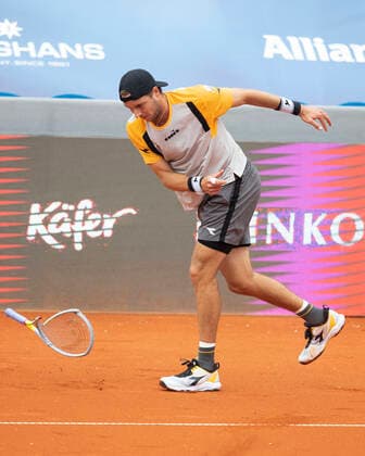 Jan-Lennard Struff (GER) reagiert veraergert und zertruemmert seinen Schlaeger, Aerger, enttaeuscht, Enttaeuschung, Emotion Tennis - BMW Open 2021 - ATP, Tennis Herren - MTTC Iphitos - Munich - - Germany - 29 April 2021. Copyright: xJuergenxHasenkopfx