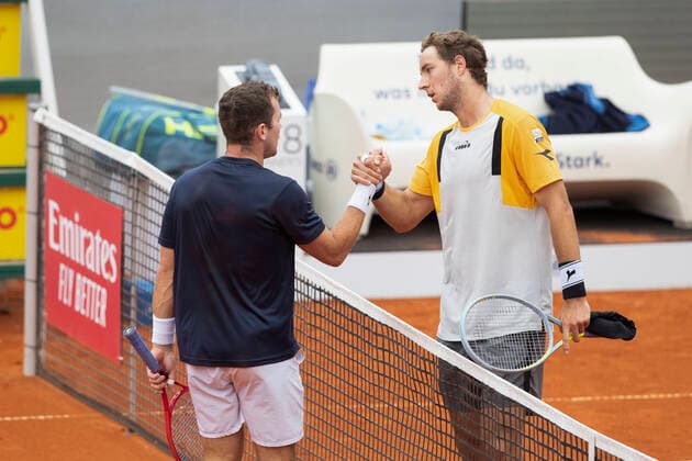 Dominik Koepfer gratuliert dem Sieger Jan-Lennard Struff (GER) Tennis - BMW Open 2021 - ATP, Tennis Herren - MTTC Iphitos - Munich - - Germany - 29 April 2021. Copyright: xJuergenxHasenkopfx