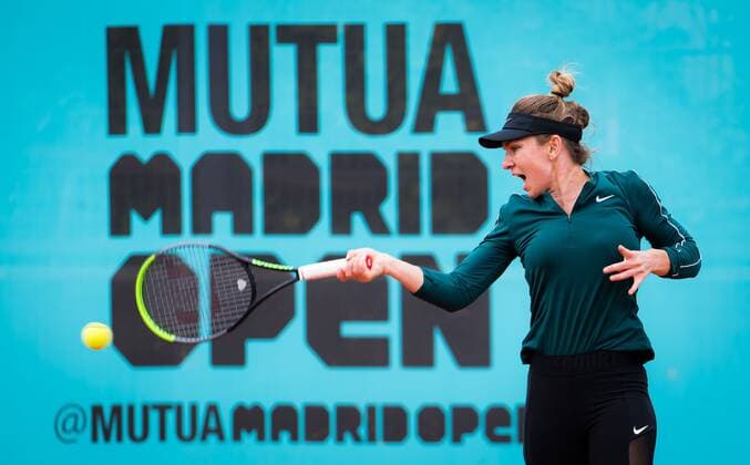 Mandatory Credit: Photo by Rob Prange Shutterstock (11876051bg) Simona Halep of Romania during practice ahead of the 2021 Mutua Madrid Open WTA, Tennis Damen 1000 tournament Mutua Madrid Open, Tennis, La Caja Magica, Madrid, Spain - 29 Apr 2021 Mutua Madrid Open, Tennis, La Caja Magica, Madrid, Spain - 29 Apr 2021  Copyright: xRobxPrange Shutterstockx 11876051bg