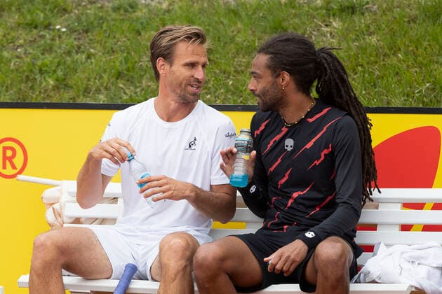 Dustin Brown und Peter Gojowczyk sitzen auf der Bank waehrend der Spielpause, Herren Doppel Tennis - BMW Open 2021 - ATP, Tennis Herren - MTTC Iphitos - Munich - - Germany - 29 April 2021. Copyright: xJuergenxHasenkopfx