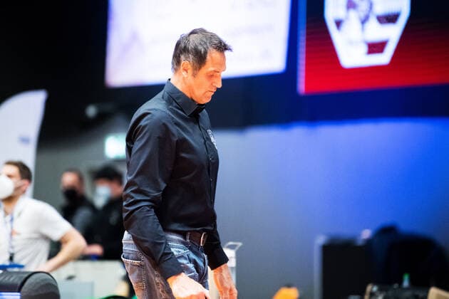 BARMER 2. Basketball Bundesliga ProA Playoff Spieltag 5 Saison 2020 2021 am 29.4.2021 Science City Jena vs Bayer Giants Leverkusen Trainer Hans-Jürgen Gnad (Leverkusen) nachdenklich und enttäuscht, Portrait Sparkassen Arena
